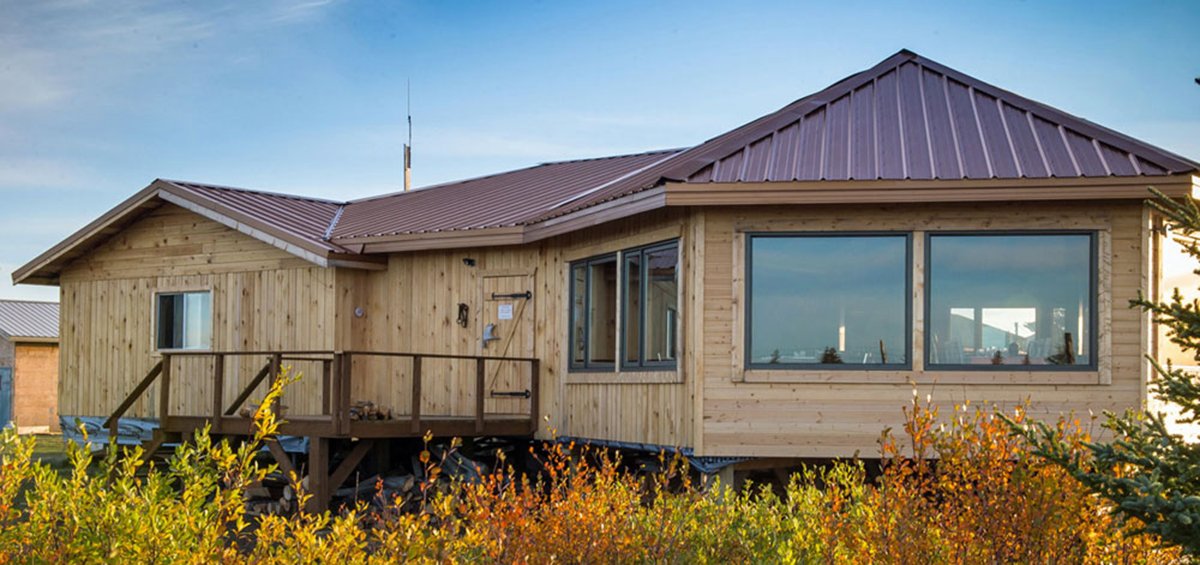 churchillherbst-churchillwildpolarbeartours-dennisfast-titelnanukpolarbearlodge-1
