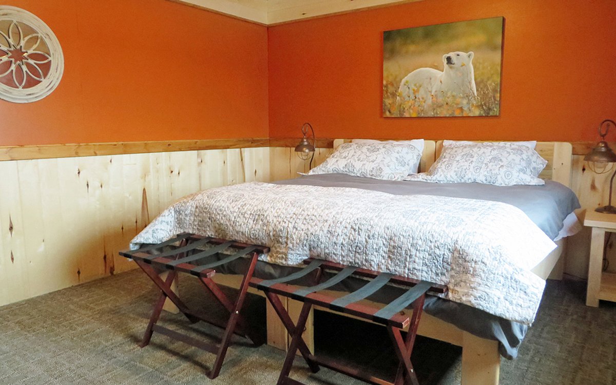 churchillherbst-churchillwildpolarbeartours-titelnanukpolarbearlodgezimmer-2