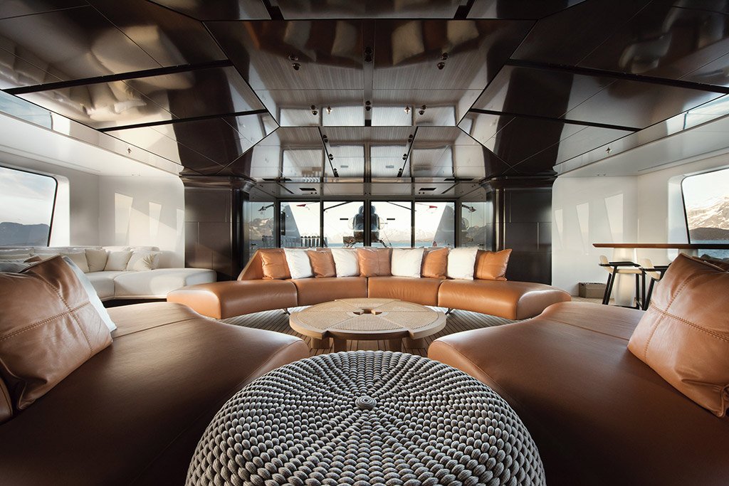 cloudbreak-interior-with-helicopter