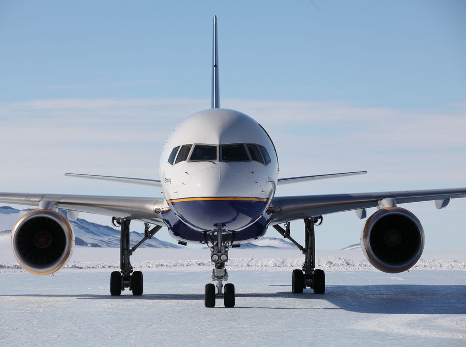 innere-antarktis-skydive-flugzeug-2-antarctic-logistics-and-expeditions