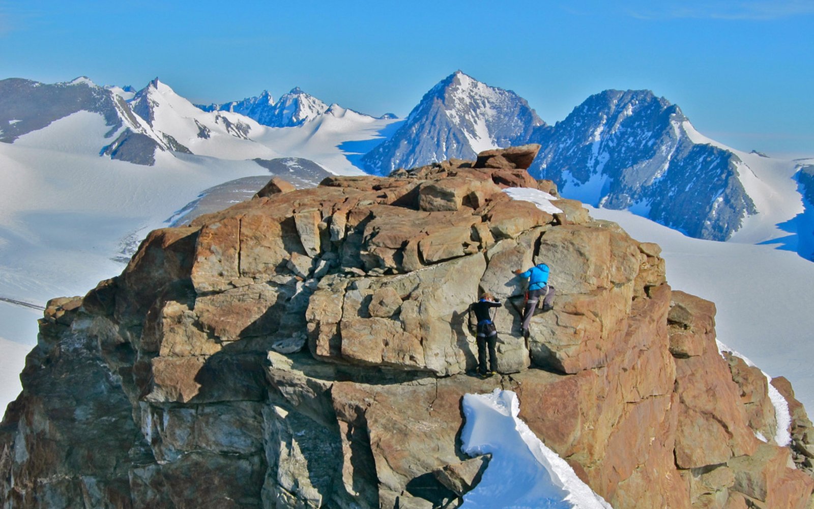 innereantarktis-bergsteigenexchile-antarcticlogisticsandexpedition-1 (1)