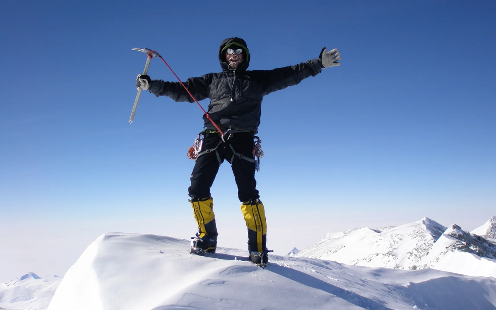 innereantarktis-mountvinson-antarcticlogisticsandexpedition-7