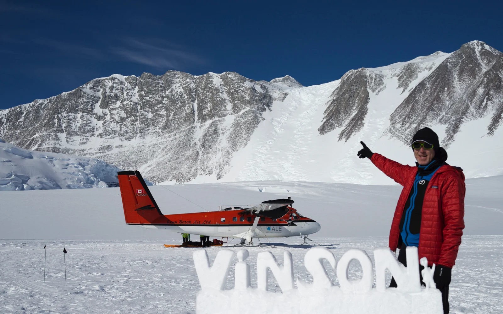 innereantarktis-mountvinson-antarcticlogisticsandexpedition-S-1