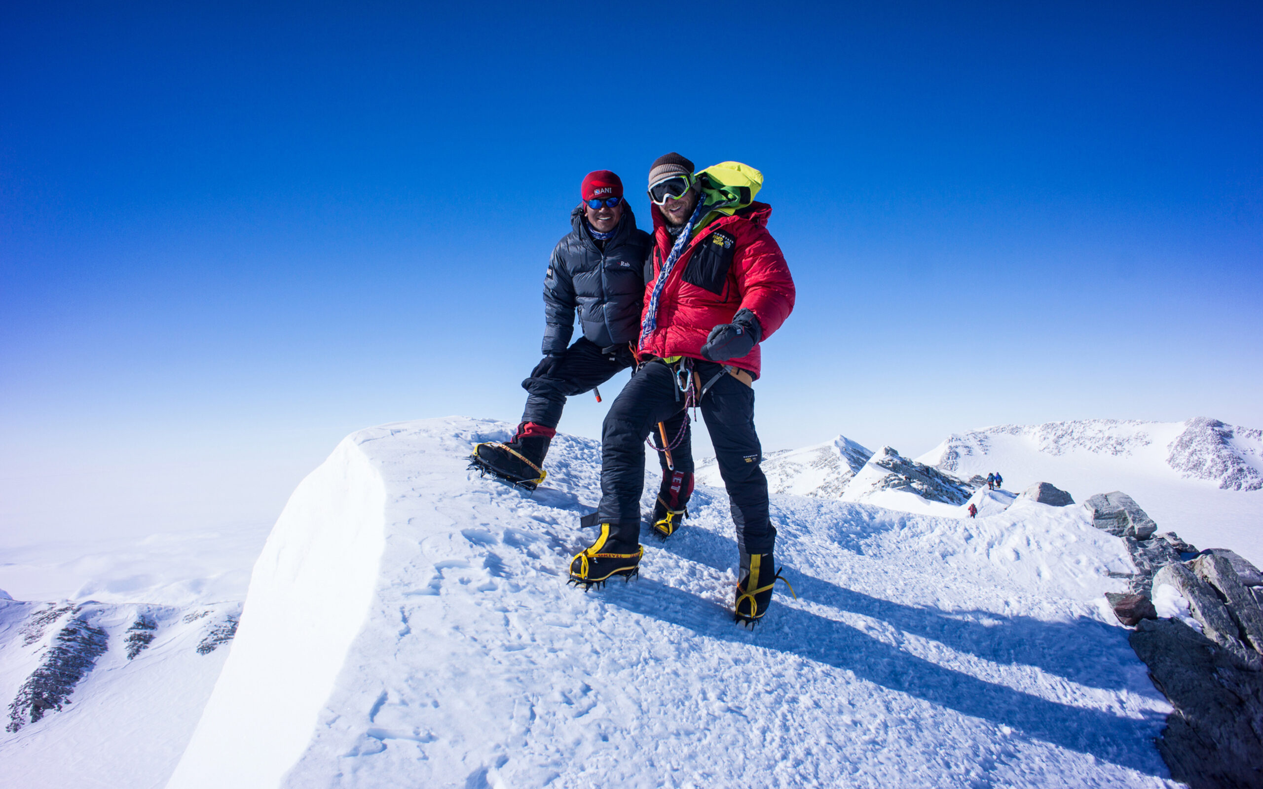 innereantarktis-mountvinson-antarcticlogisticsandexpedition-S-2