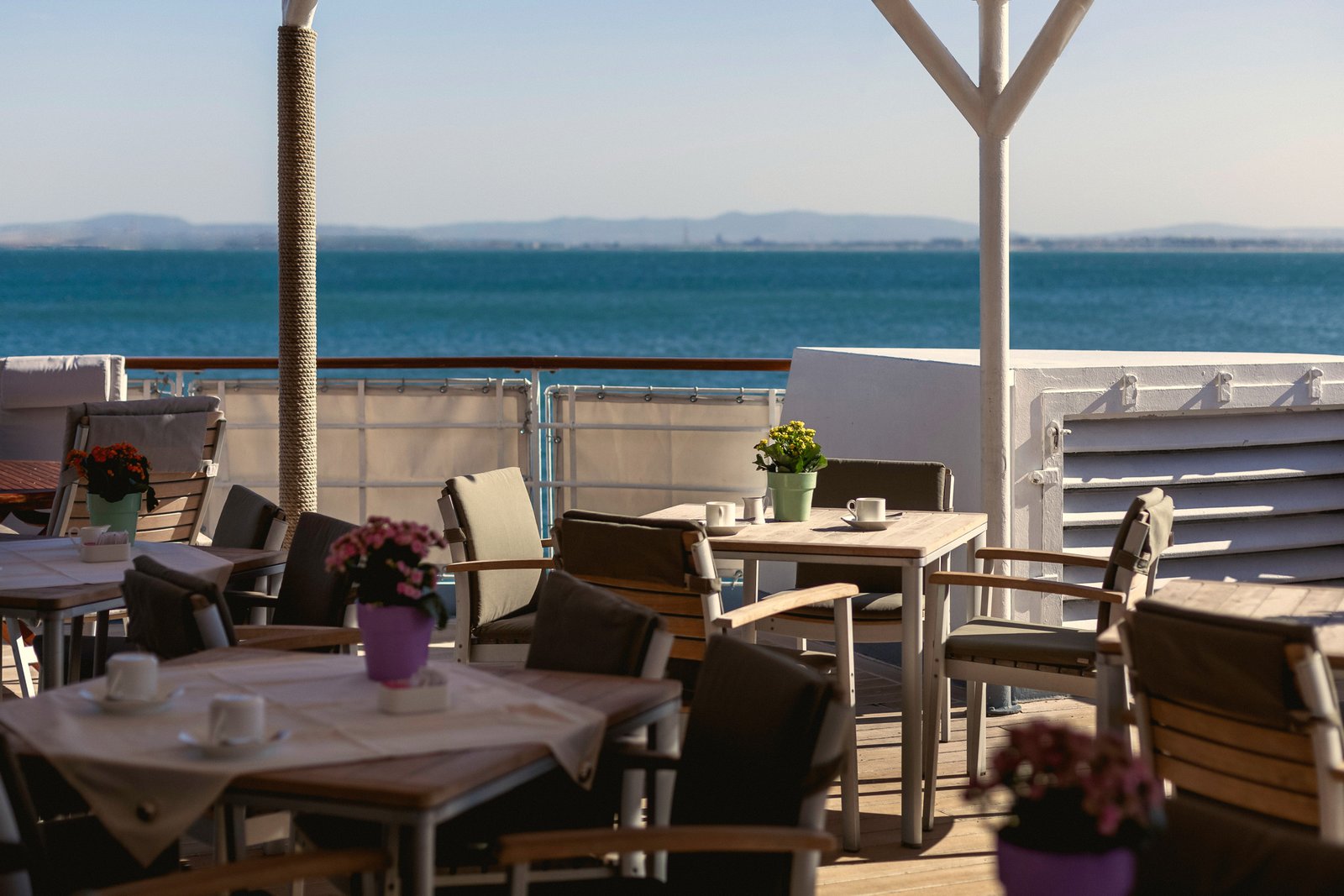 seaventure-lido-deck-polar-latitudes