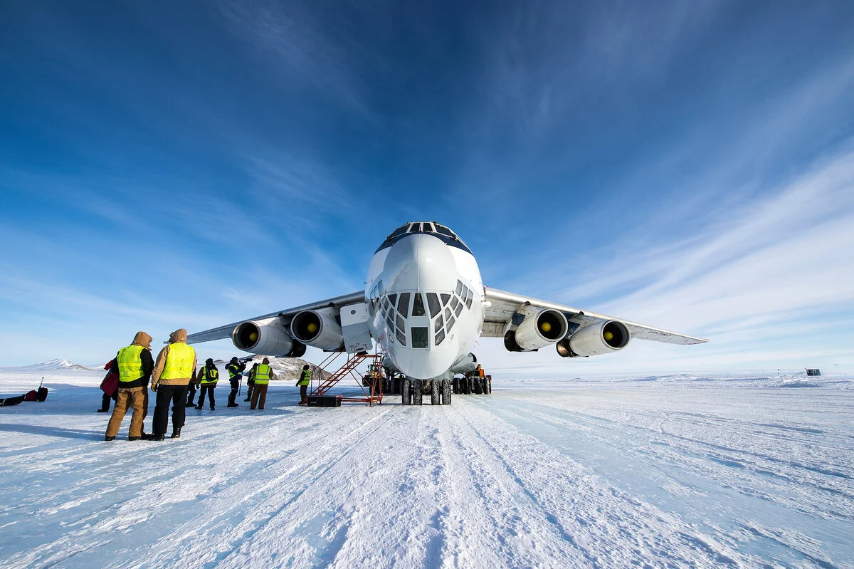 southpole-flights-Ilyushin-2-antarctic-logistics-expeditions-Christopher-Michel