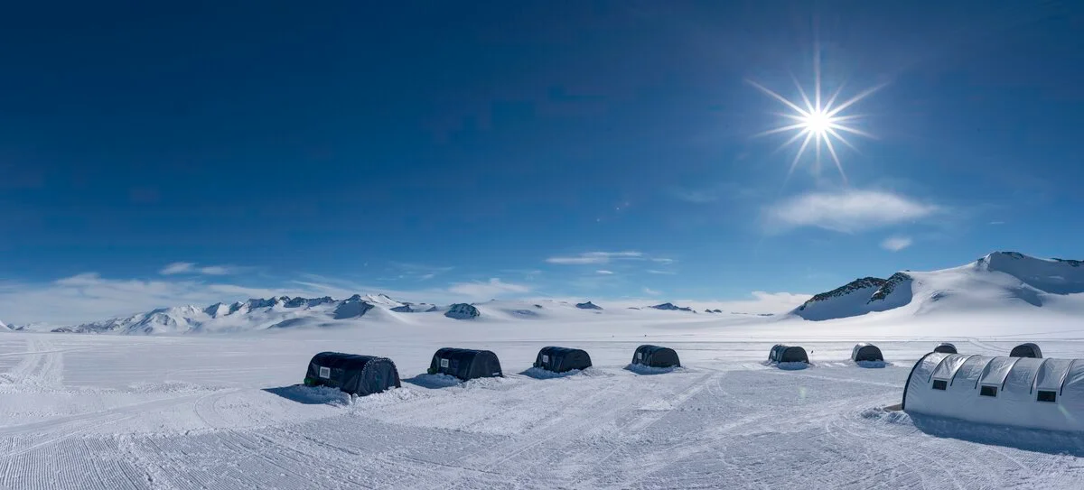 southpole-flights-camps-three-glaciers-1-antarctic-logistics-expeditions-Iain-Rudkin