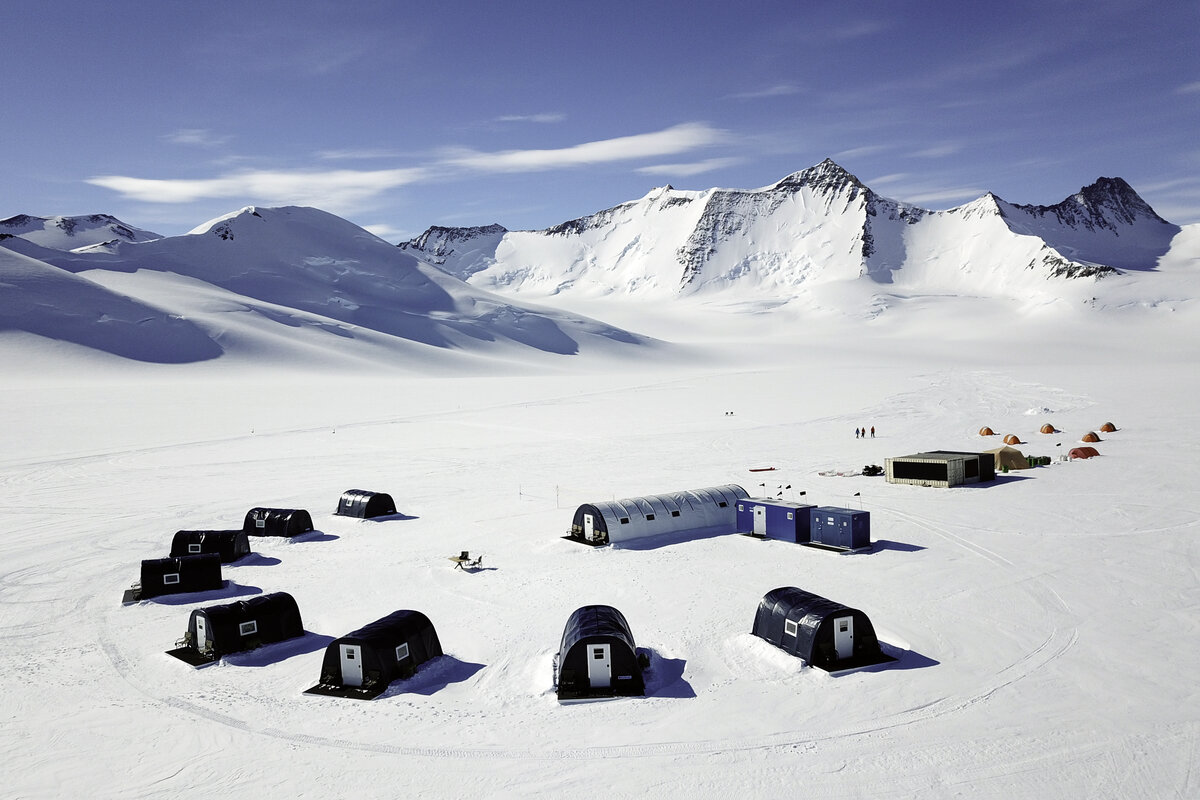 southpole-flights-camps-three-glaciers-6-antarctic-logistics-expeditions-Christopher-Michel