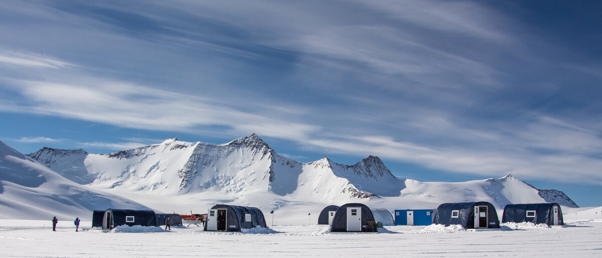 southpole-flights-camps-three-glaciers-9-antarctic-logistics-expeditions-Russ-Hepburn