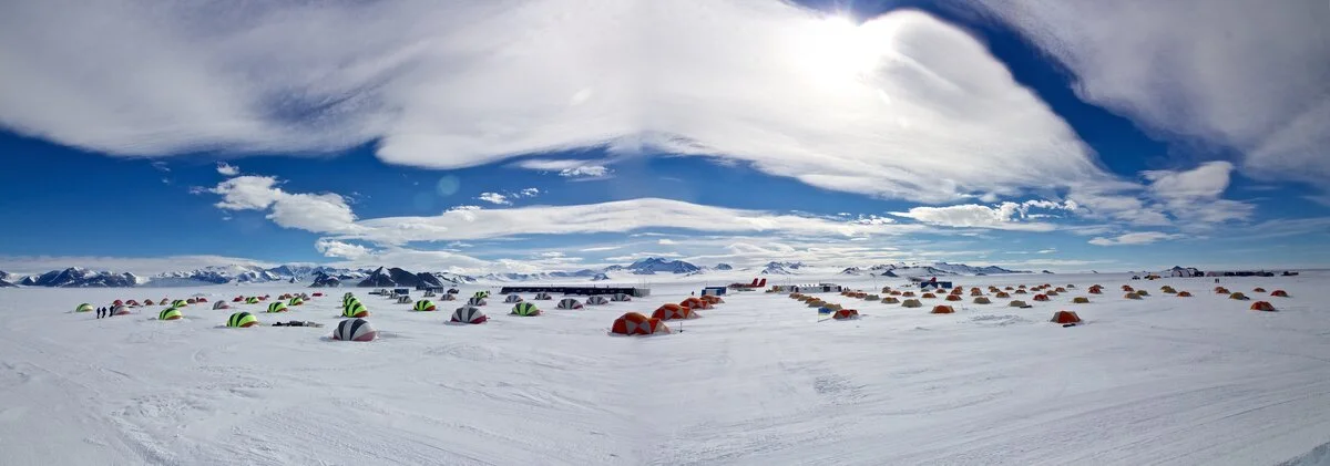 southpole-flights-camps-union-glacier-4-antarctic-logistics-expeditions-Adam-Ungar