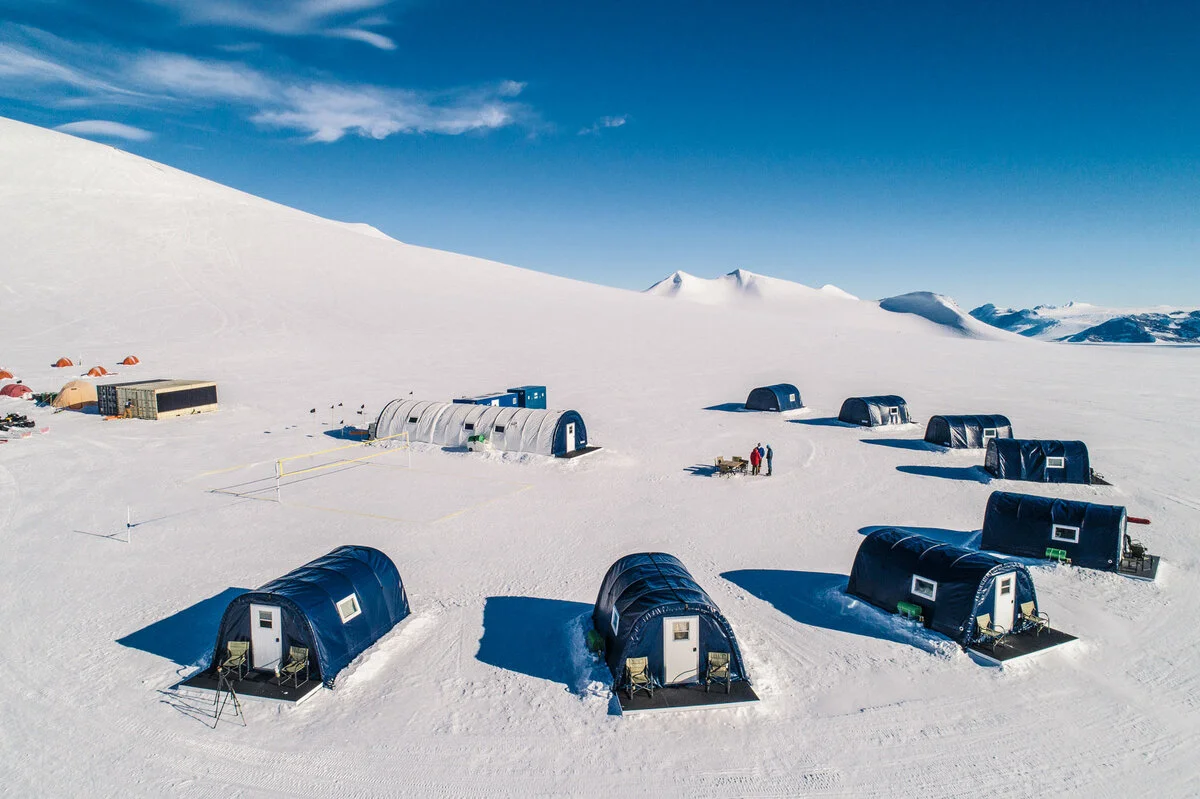 southpole-flights-overnight-three-glaciers-2-antarctic-logistics-expeditions-Kirill-Umrikhin