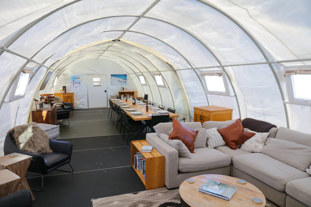 southpole-flights-overnight-three-glaciers-5-antarctic-logistics-expeditions-Alexey-Nagaev