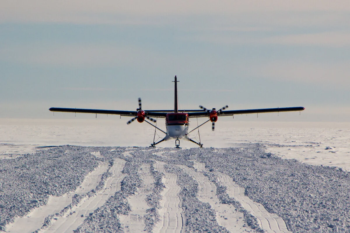 southpole-flights-twin-otter-antarctic-logistics-expeditions-Adam-Ungar