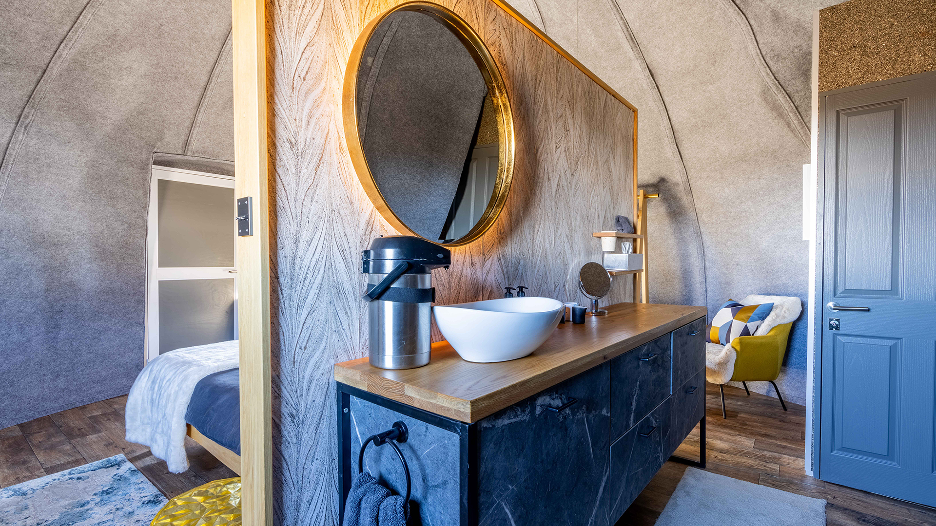 suedpol-kaiserpinguine-e-suedafrika-camp-whichaway-6-white-desert-antarctia