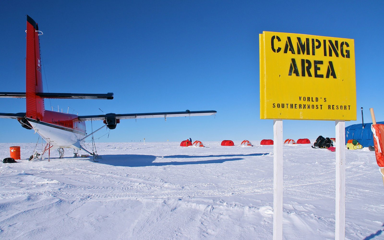 suedpolexchile-basislager-southpolecamp-antarcticlogisticsandexpedition-bcalexander-1