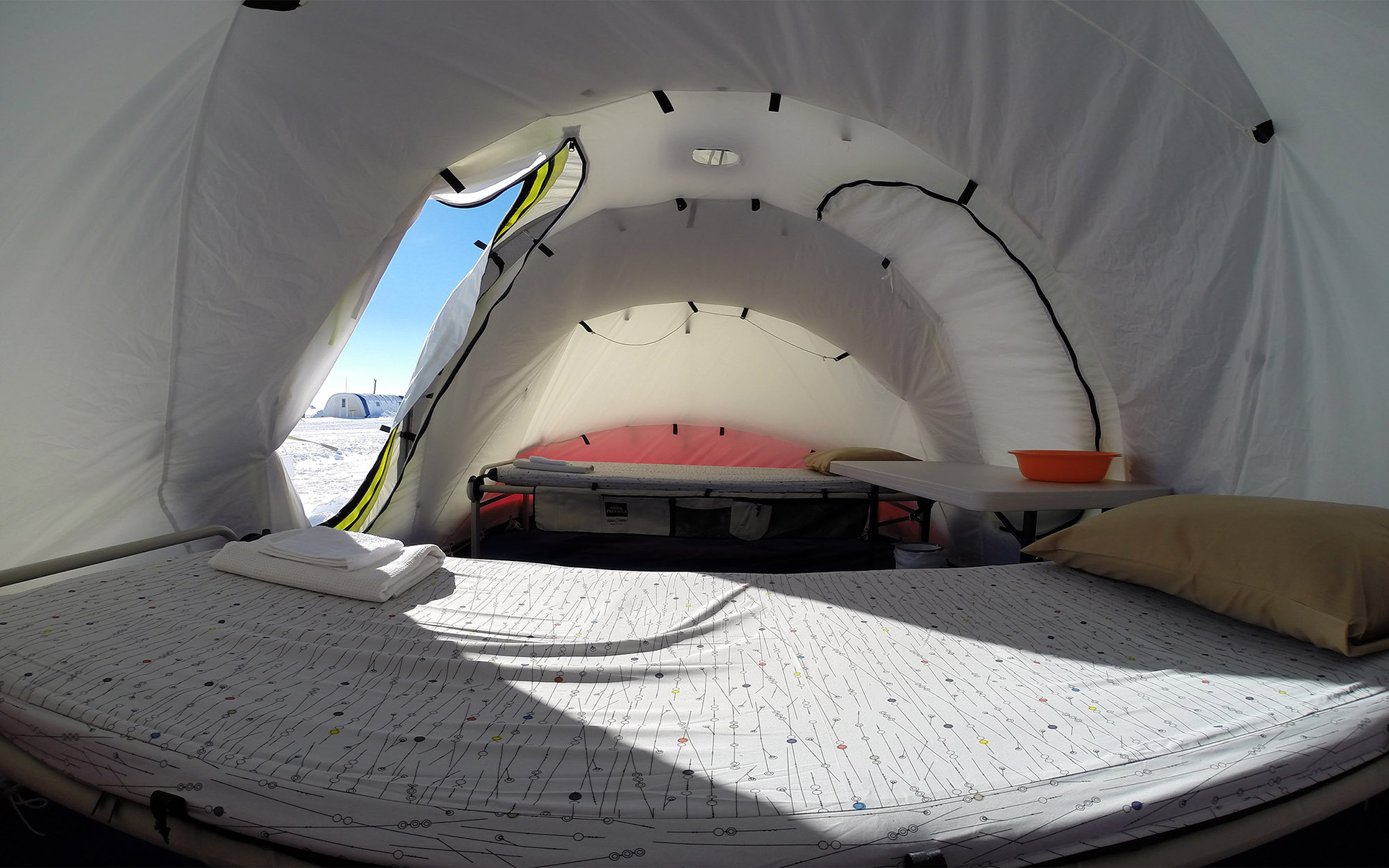 suedpolexchile-basislager-unionglaciarbasecamp-antarcticlogisticsandexpedition-lesliewicks-4