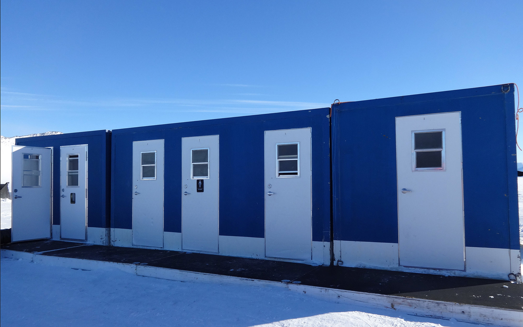 suedpolexchile-basislager-unionglaciarbasecamp-antarcticlogisticsandexpedition-lesliewicks-5