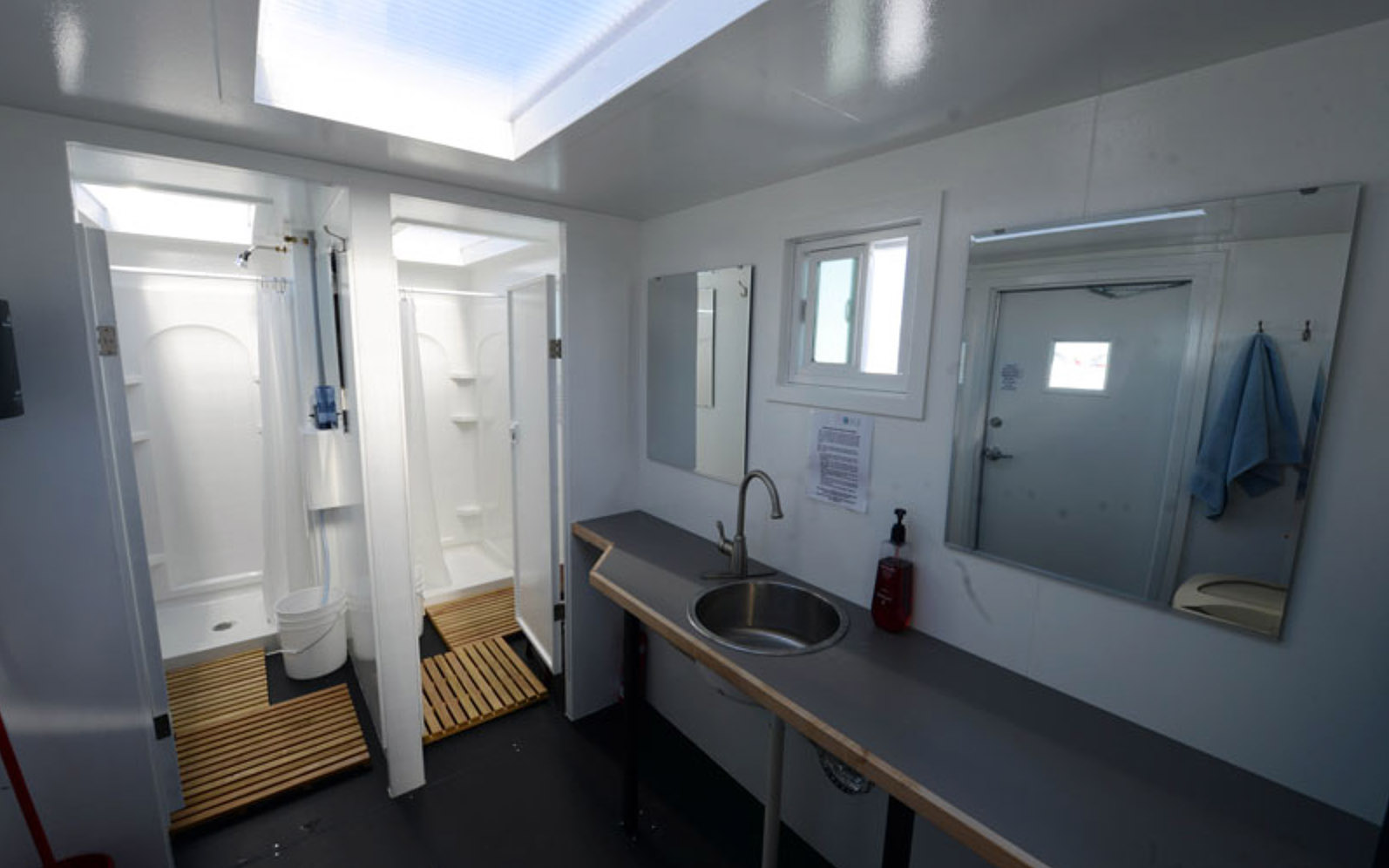 suedpolexchile-basislager-unionglaciarbasecamp-antarcticlogisticsandexpedition-mikeking-6