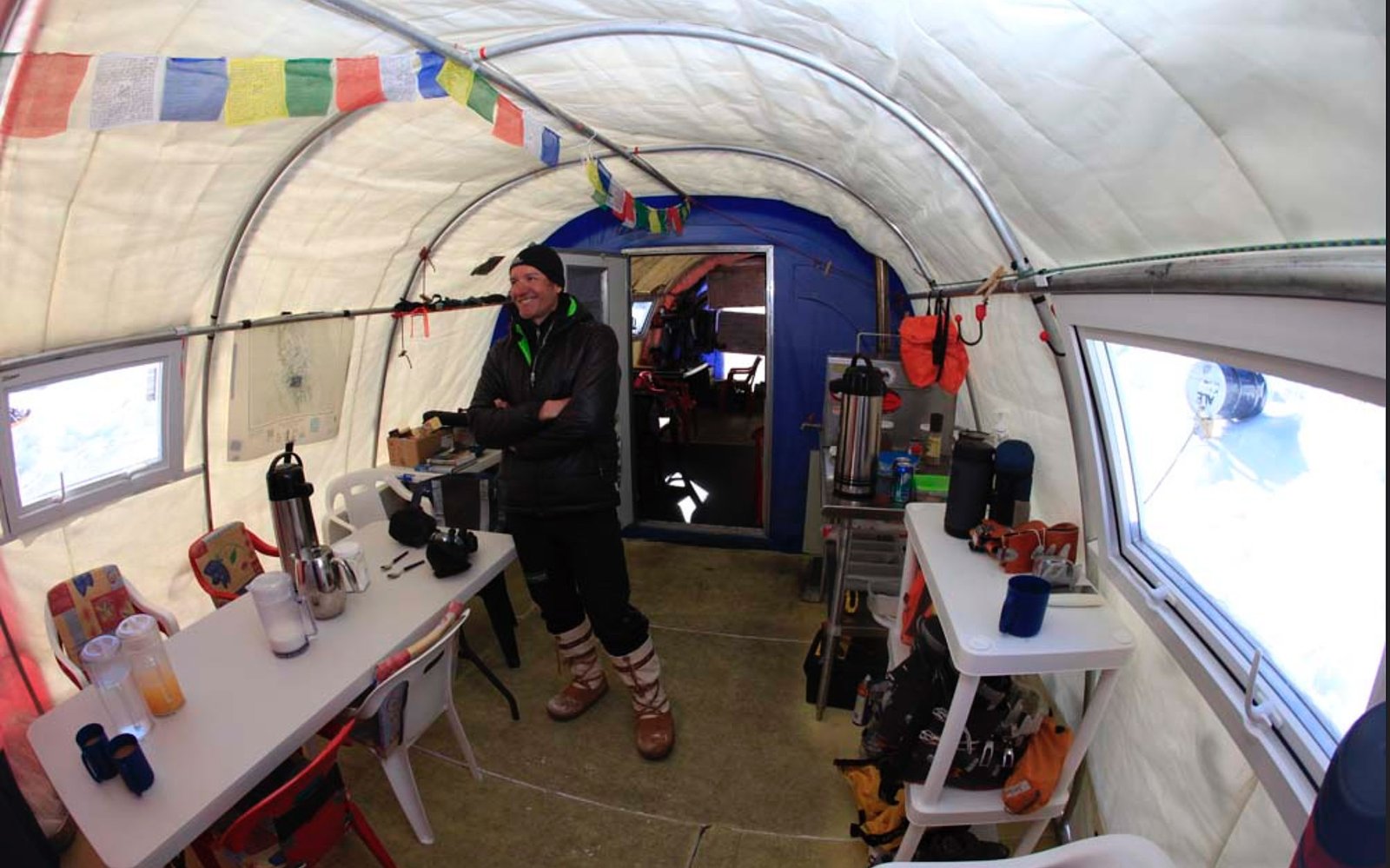 suedpolexchile-basislager-vinsonbasecamp-antarcticlogisticsandexpedition-johnbeatty-2 (1)