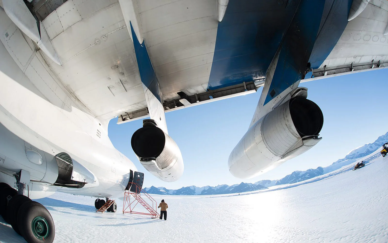 suedpolexchile-flugzeuge-illyushin-antarcticlogisticsandexpedition-2