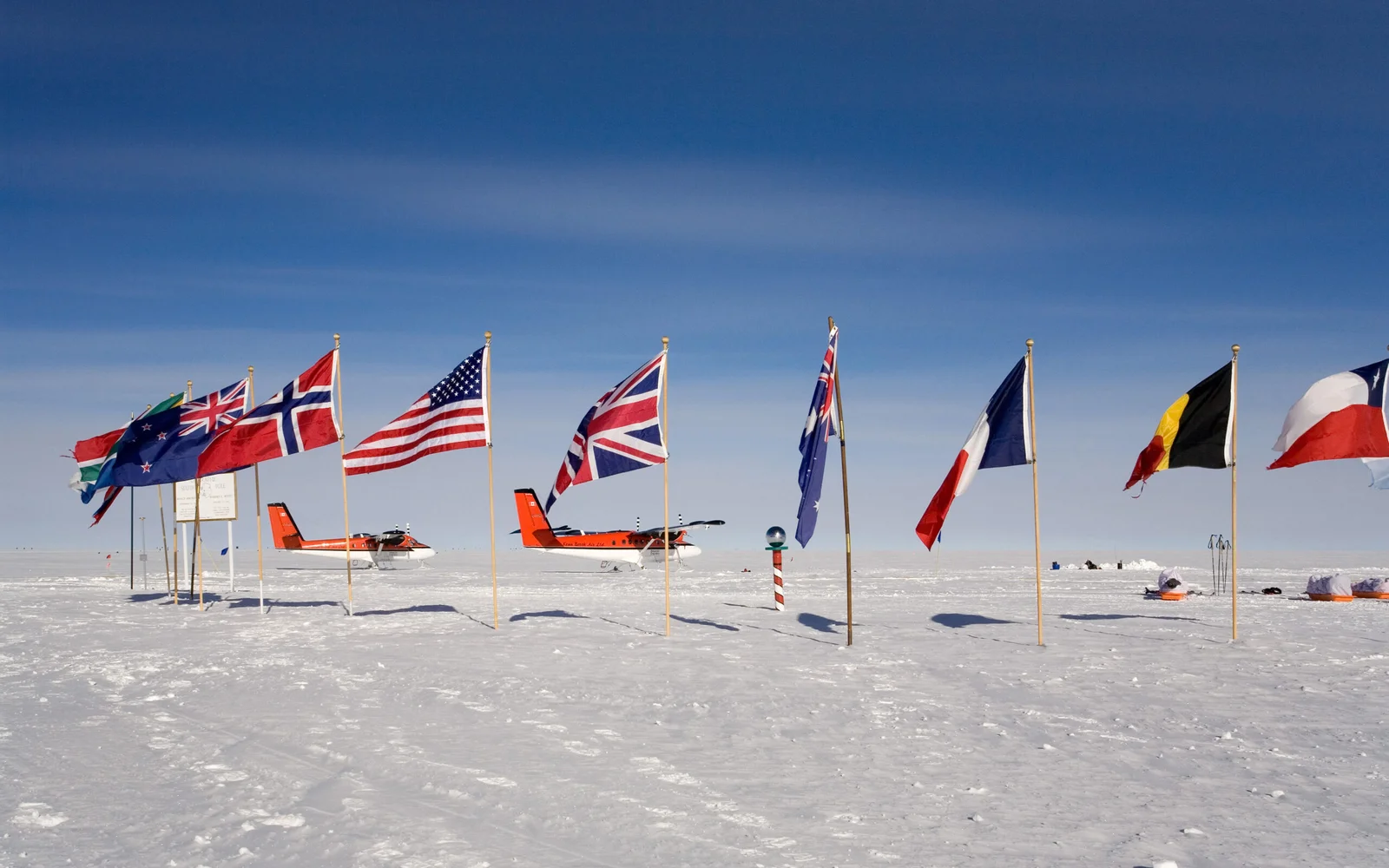 suedpolflugexchile-antarcticlogisticsandexpeditions-bcalexander-S-1