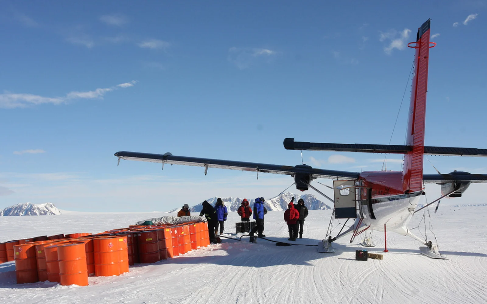 suedpolflugexchile-antarcticlogisticsandexpeditions-davidrootes-2