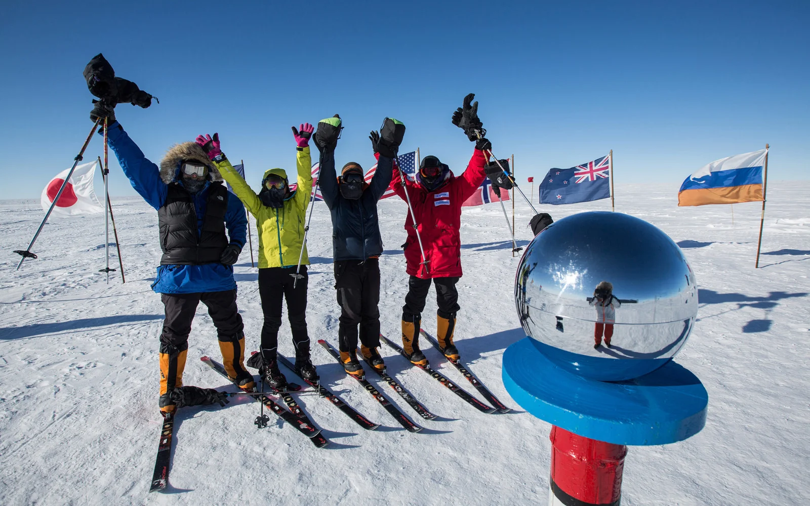 suedpolperskiexchile-antarcticlogisticsandexpeditions-ericlarsen-S-1