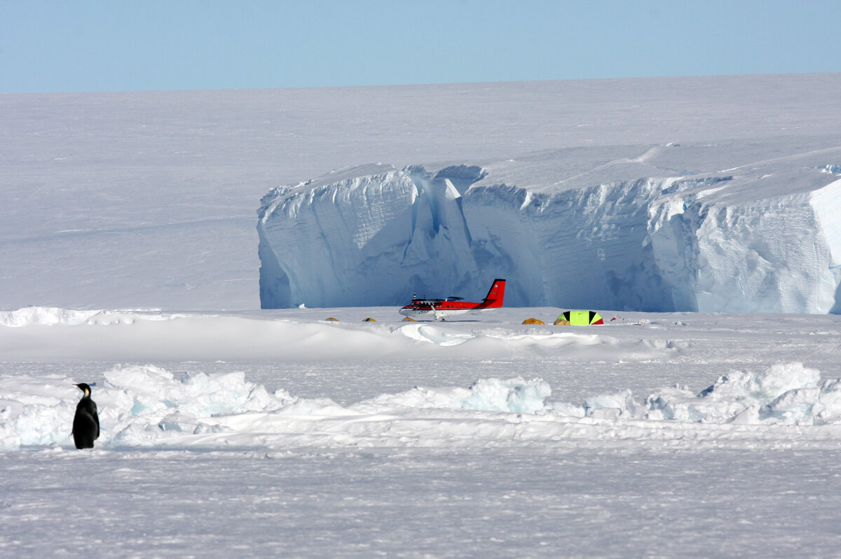 southpole-flights-camps-gould-bay-4-antarctic-logistics-expeditions-David-Rootes