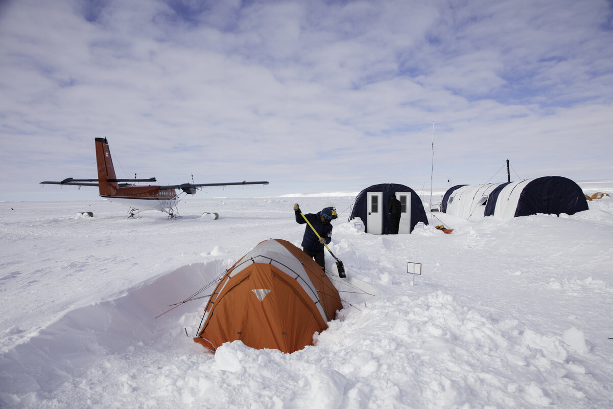 southpole-flights-camps-gould-bay-7-antarctic-logistics-expeditions-Sue-Flood