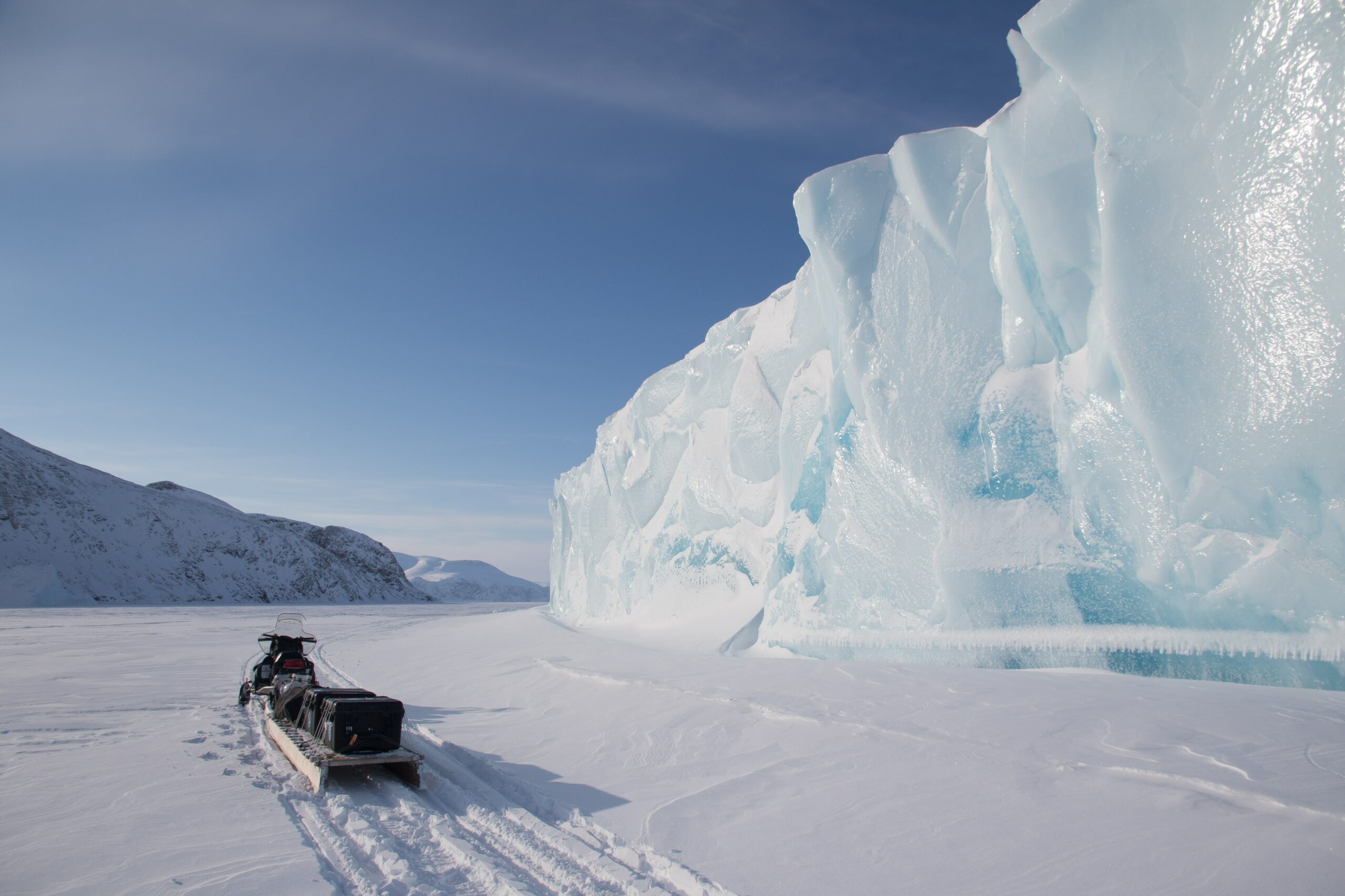polarbaeren-beobachtung-fruehling-arctic-kingdom-davebriggsphotography-scaled